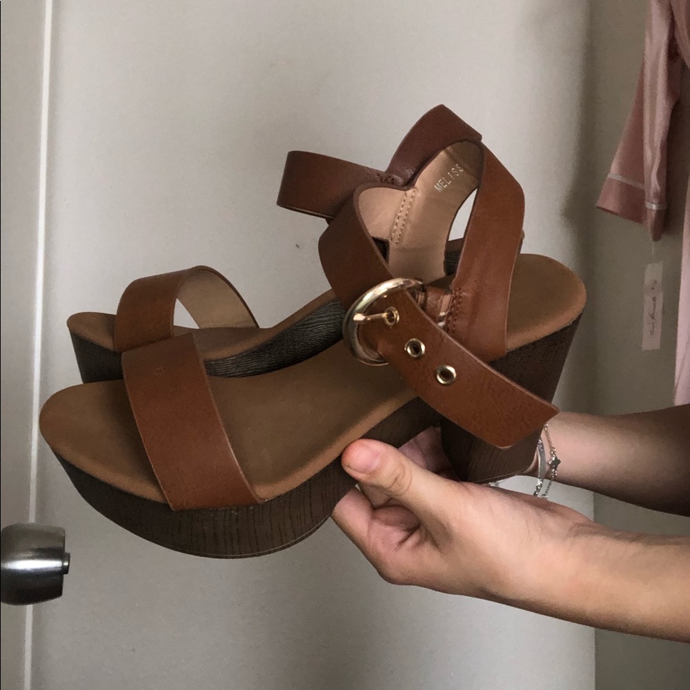 Brown/ tan buckle platform heels